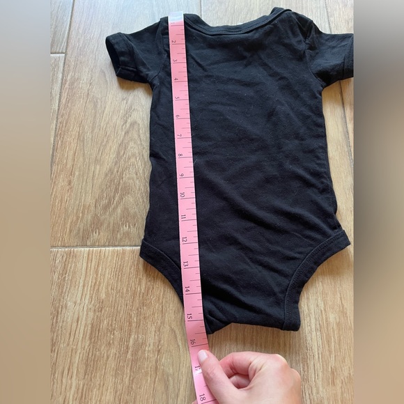 Minnie Mouse black white and red onesie 3-6 months - Picture 7 of 9